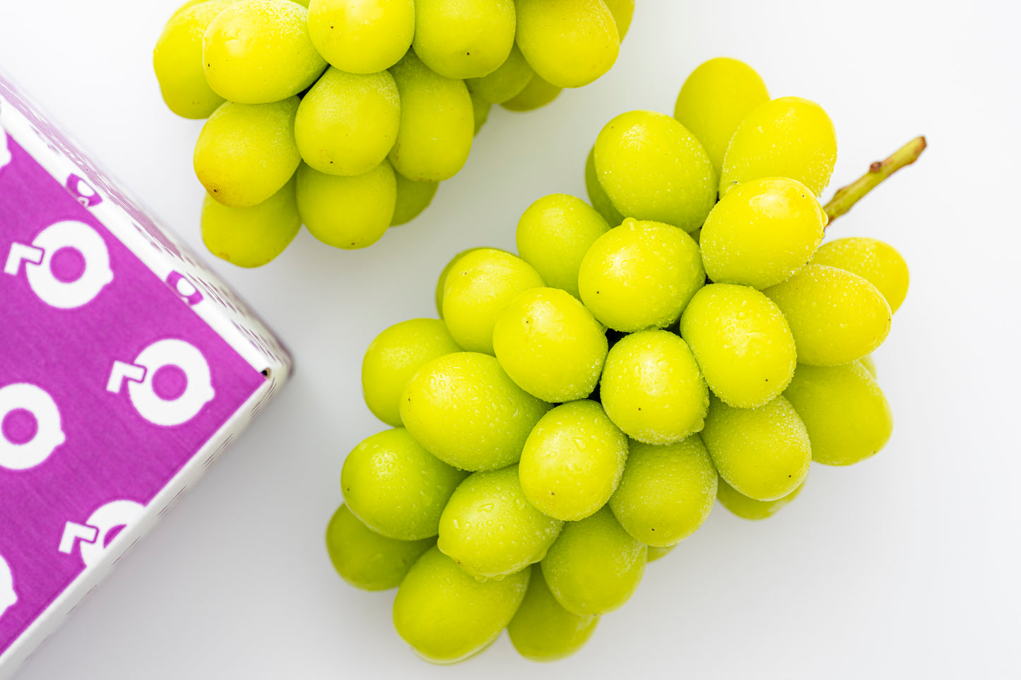 ［かねおく農園］樹上完熟シャインマスカット 2房（約1.3kg／黄色系・香り高い）